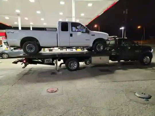 Emergency tow truck serving Antioch, Hickory Hollow, and Cane Ridge in Nashville 37211