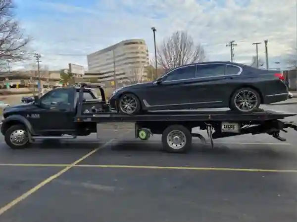 Premium flatbed tow truck serving Belle Meade estates and Forest Hills in Nashville 37205