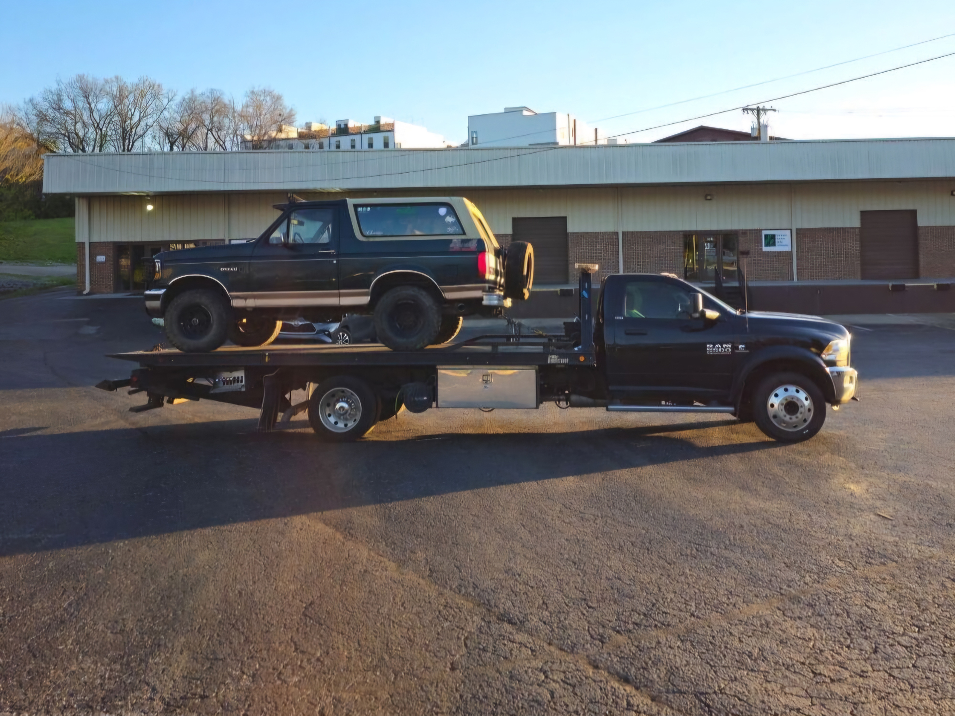 Professional tow truck operator following Nashville towing regulations