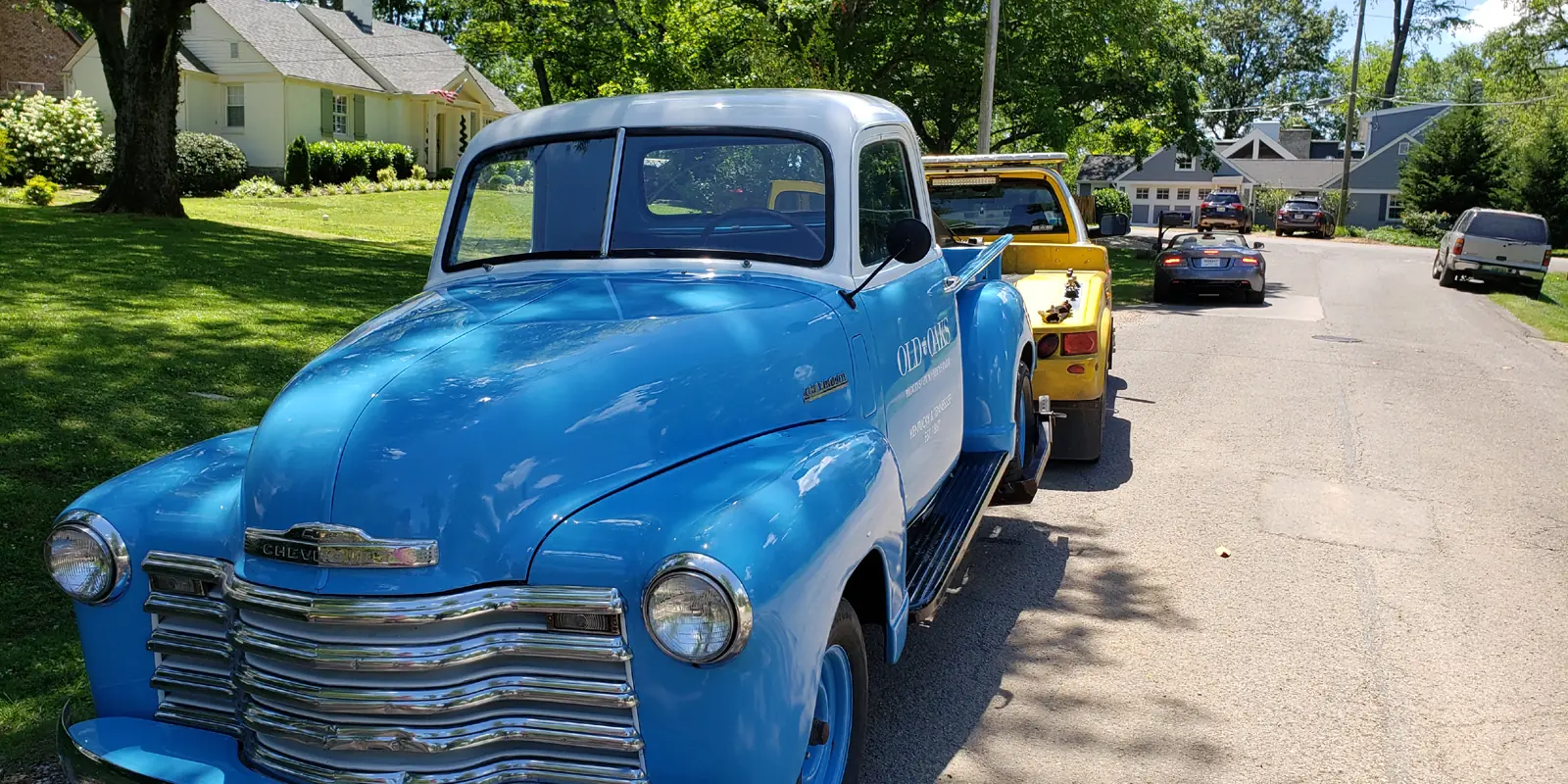 Specialized flatbed tow truck for motorcycle and classic car towing in Nashville