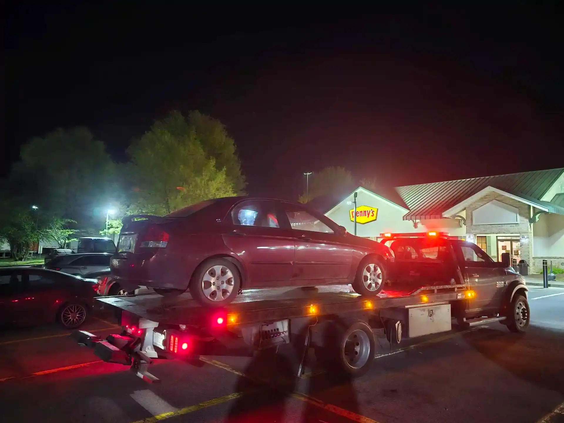 Hook Em' Up Towing flatbed responding to an overheated vehicle pulled onto a Nashville shoulder