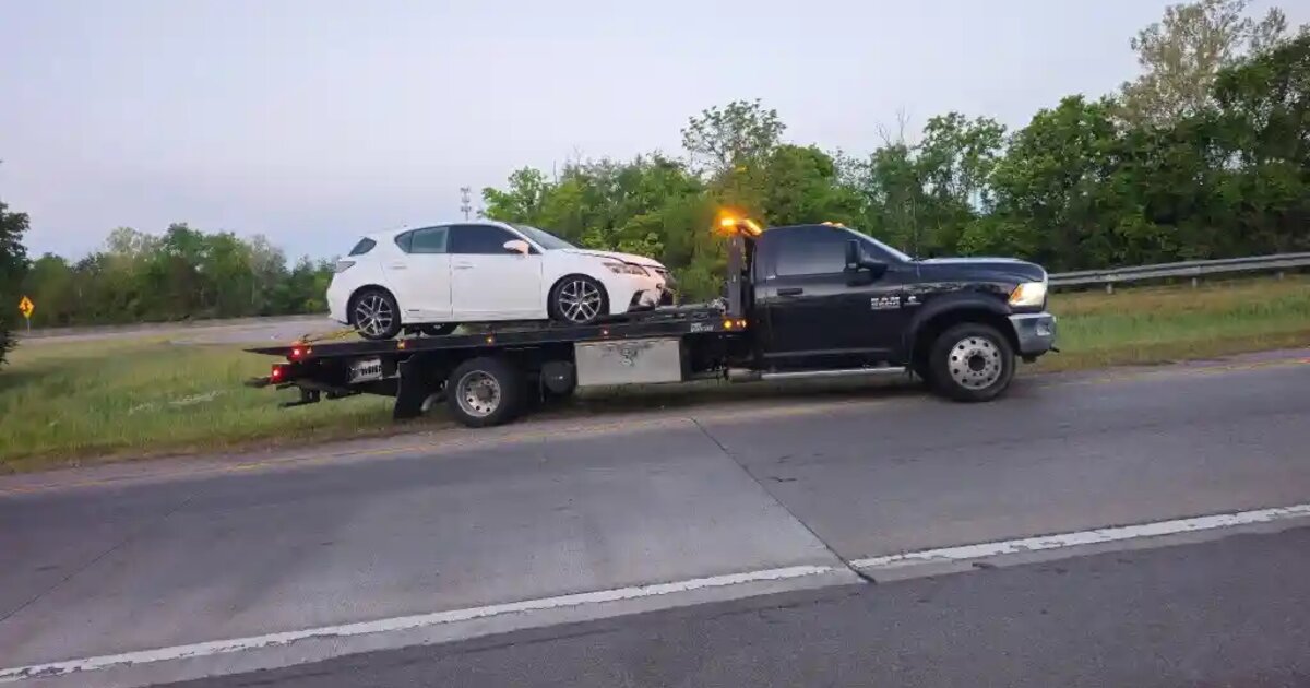 Hook Em' Up Towing logo